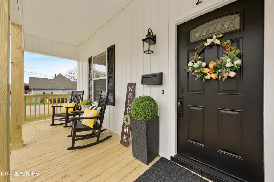 210 E 1st Ave, Lenoir City, TN 37771 - #3