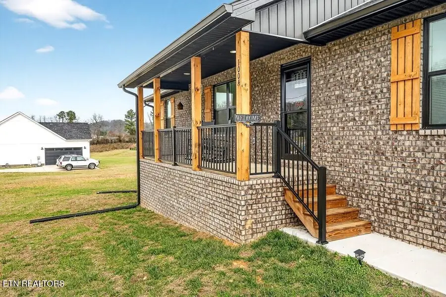 1004 N Spring St, Sparta, TN 38583 - #3