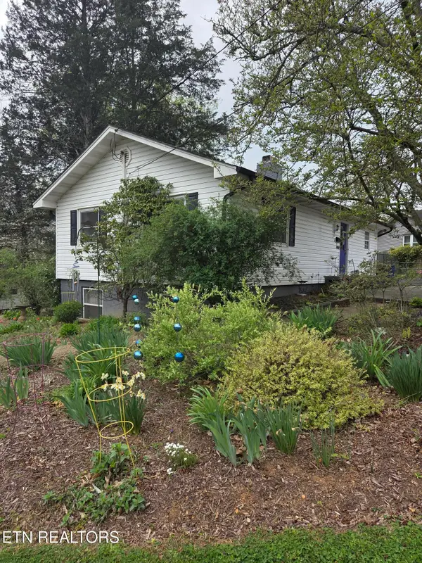 101 Tabor Rd, Oak Ridge, TN 37830