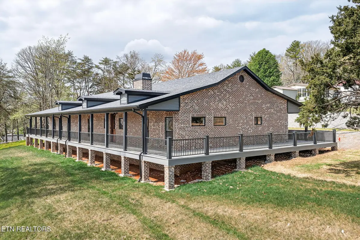 124 Virginia Ave, Livingston, TN 38570 - #1