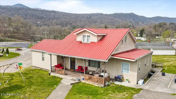 111 Longfield Rd, Rocky Top, TN 37769
