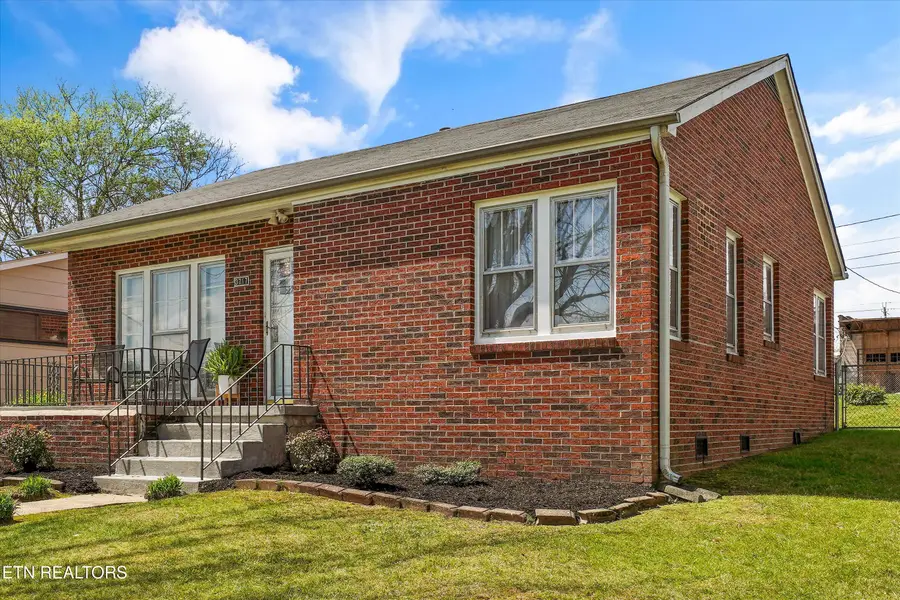 3717 Speedway Circle, Knoxville, TN 37914 - #3