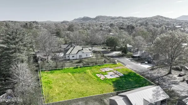 426 Illinois Ave, Etowah, TN 37331