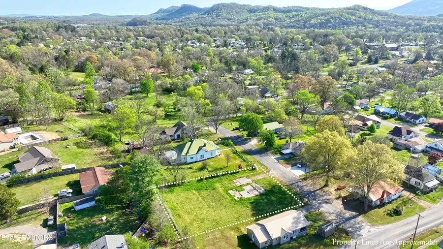 426 Illinois Ave, Etowah, TN 37331 - #3