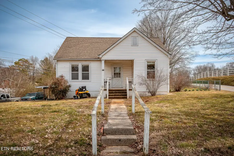 304 S Young St, Sparta, TN 38583 - #2