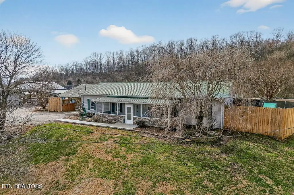 1375 Roberts Matthews Hwy, Sparta, TN 38583 - #1