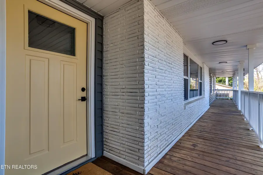 4304 NW Strolling Rd, Knoxville, TN 37912 - #2