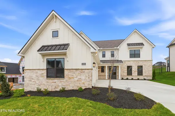 1226 Wagon Hitch Rd, Knoxville, TN 37934