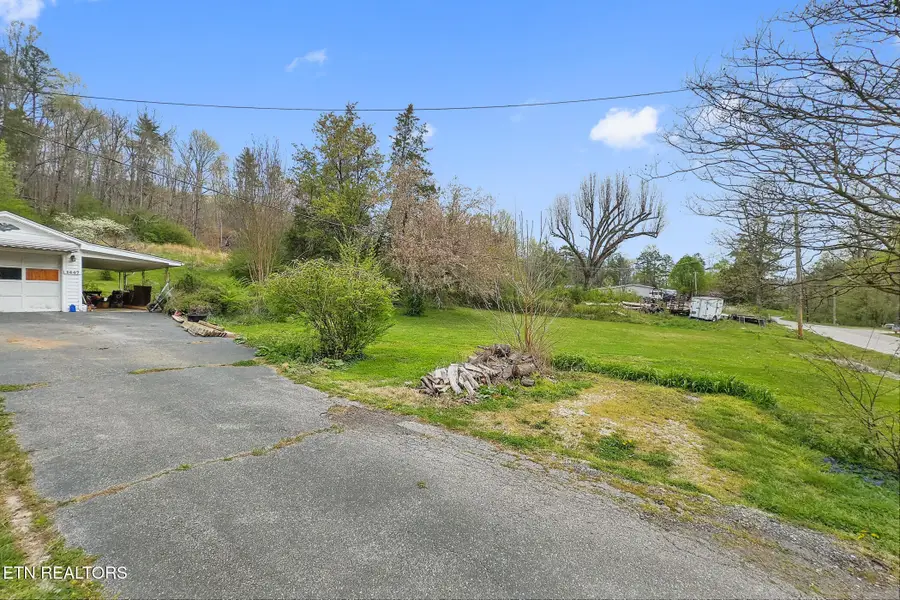 1447 Webster Rd, Harriman, TN 37748 - #3