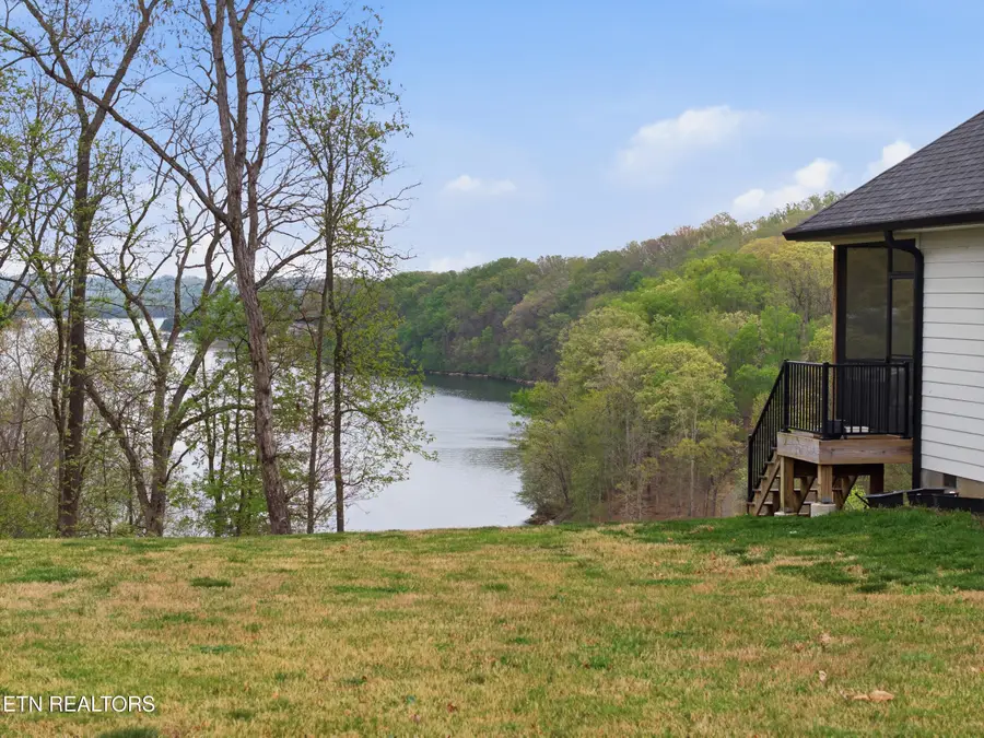 946 Parks Ferry Rd, Friendsville, TN 37737 - #3