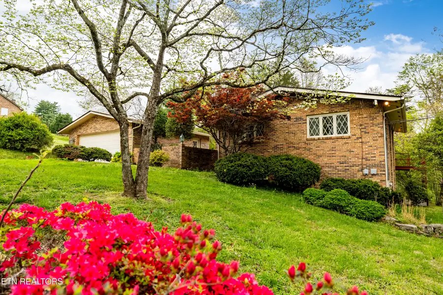 7432 Glastonbury Rd, Knoxville, TN 37931 - #2