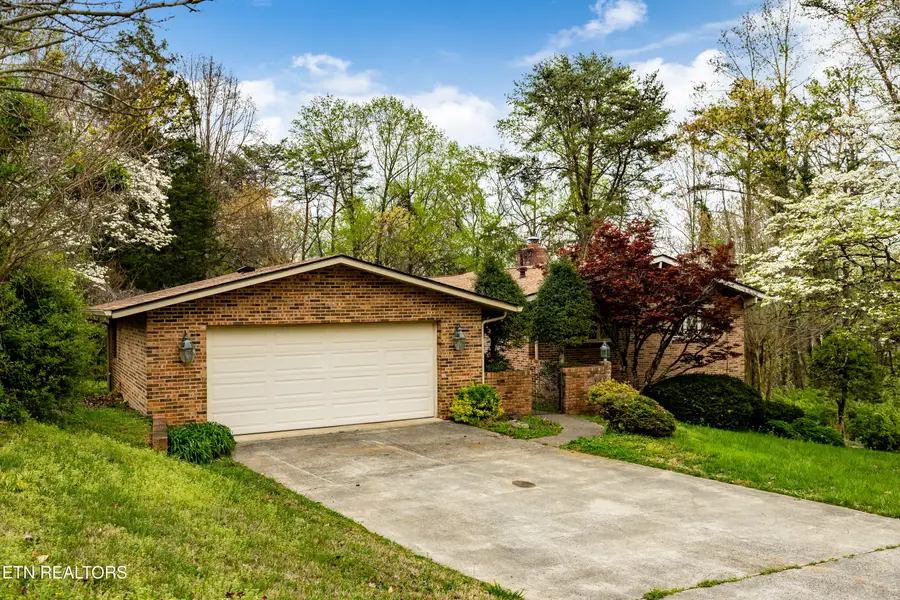 7432 Glastonbury Rd, Knoxville, TN 37931 - #3