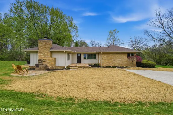 1327 N Briscoe Circle, Knoxville, TN 37912