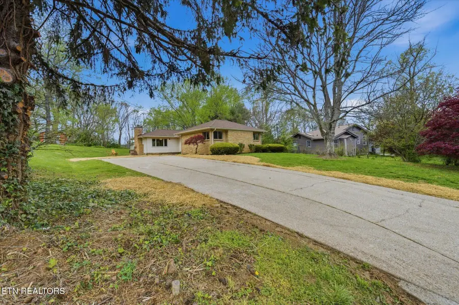 1327 N Briscoe Circle, Knoxville, TN 37912 - #2