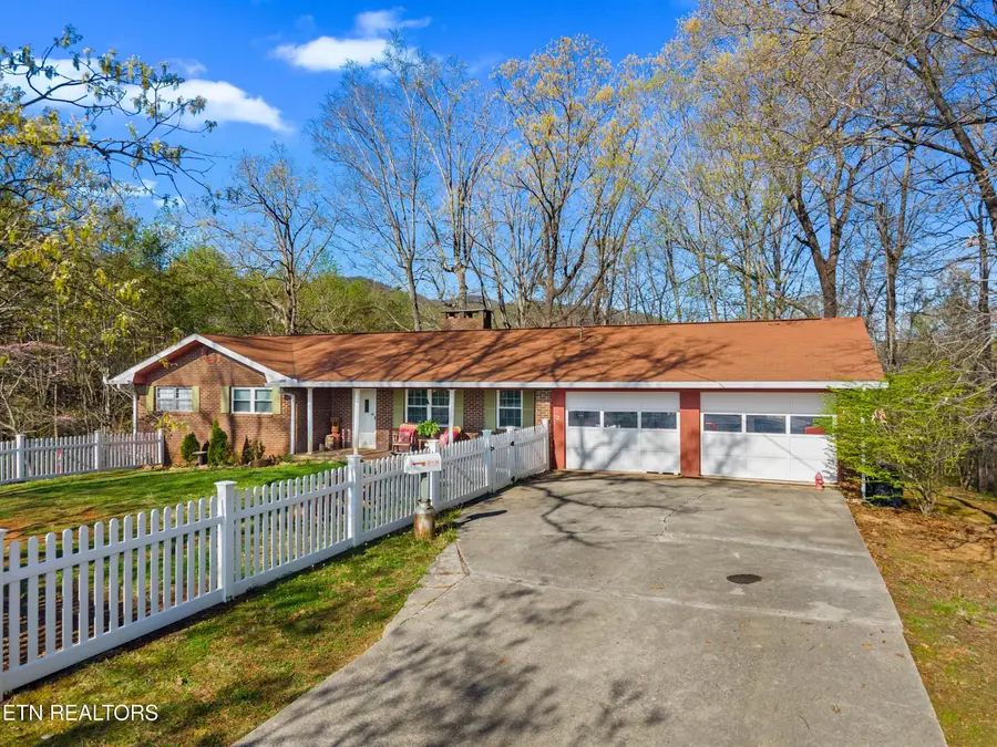 1060 Sunset Circle, Newport, TN 37821 - #2