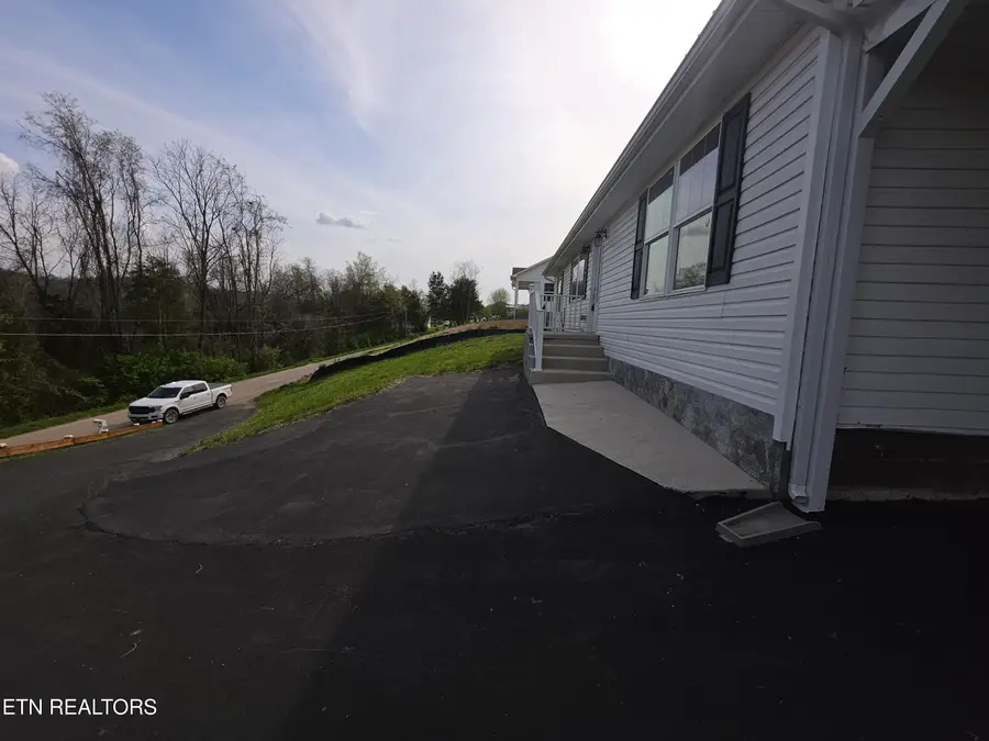 330 Wilson Hurst St, Tazewell, TN 37879 - #2