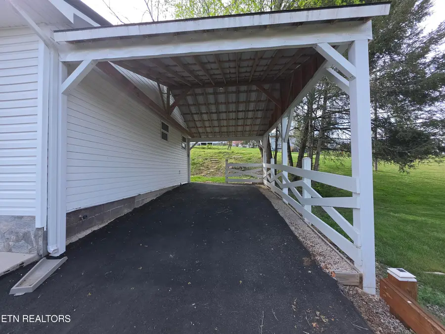 330 Wilson Hurst St, Tazewell, TN 37879 - #3