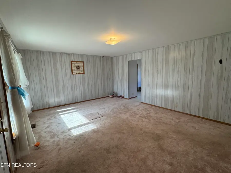 211 Black Oak Rd, Oneida, TN 37841 - #2