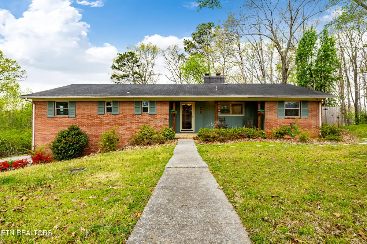 907 W 6th Ave, Lenoir City, TN 37771 - #1