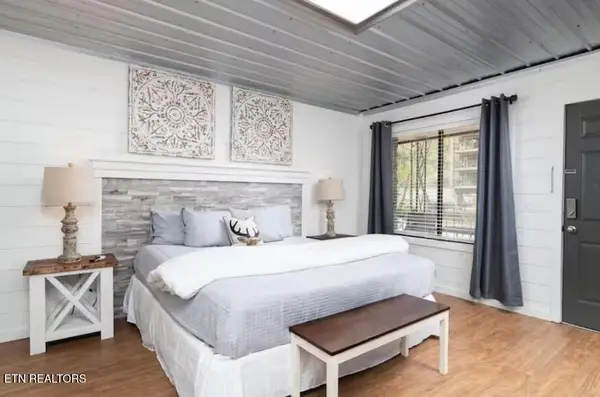 124 Roaring Fork Rd, Gatlinburg, TN 37738