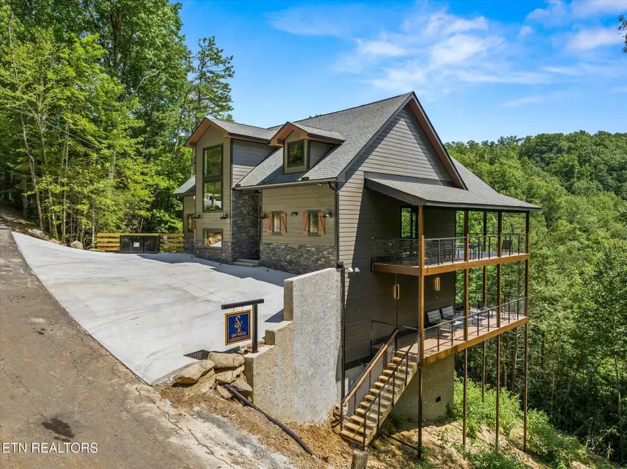 622 Coronation St, Gatlinburg, TN 37738 - #3