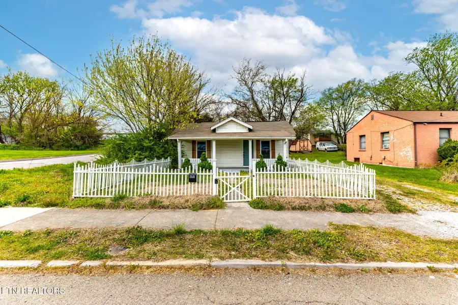 2531 E Glenwood Ave, Knoxville, TN 37917 - #3