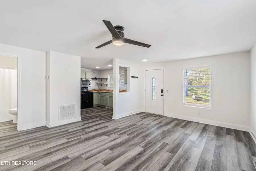 543 Henderson St, Harriman, TN 37748 - #3