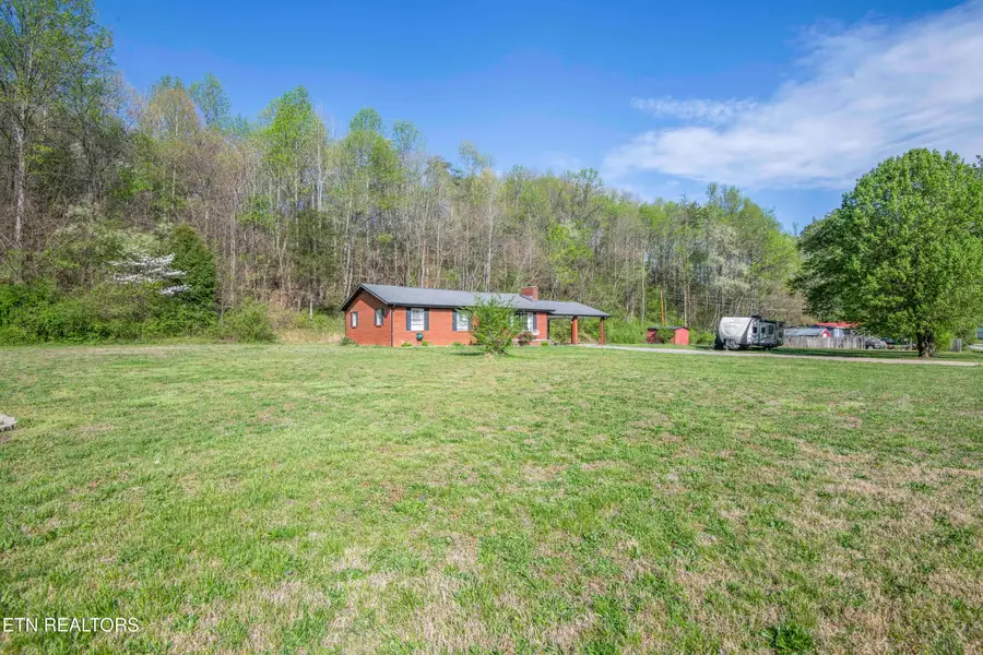 624 Baumgartner Rd, Harriman, TN 37748 - #2
