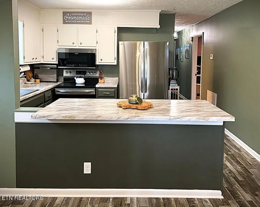 729 Jefferson Ave, Sparta, TN 38583 - #2