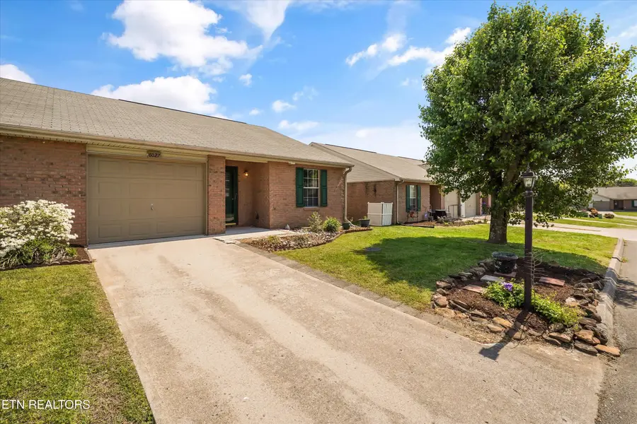 8027 Chambord Way, Powell, TN 37849 - #3