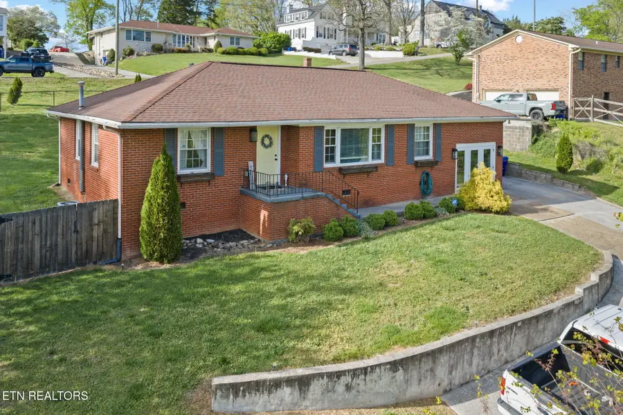 318 Hickory St, Clinton, TN 37716 - #2