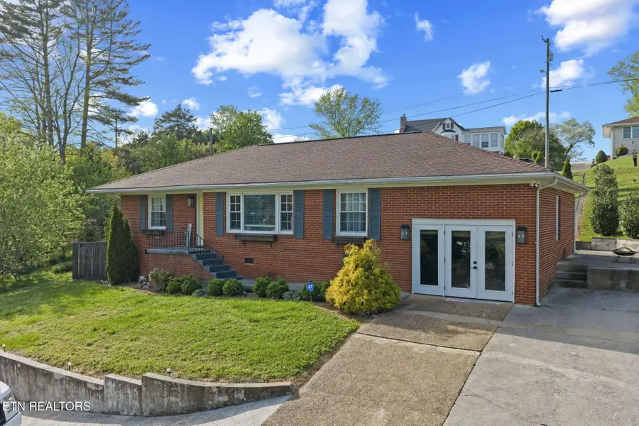 318 Hickory St, Clinton, TN 37716 - #3