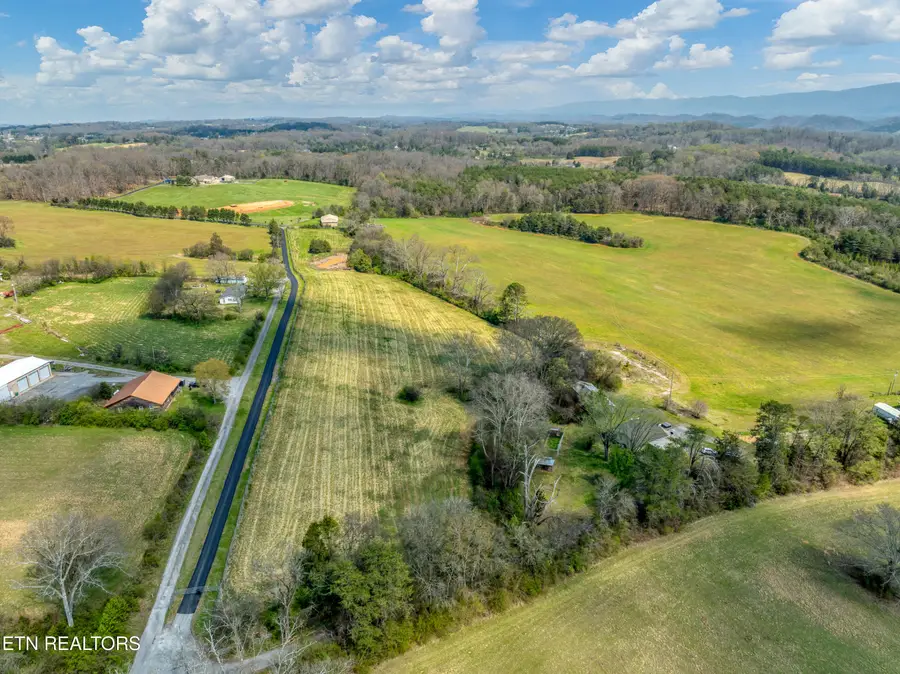 1220 Floyd Walker Rd #1, Maryville, TN 37801 - #3