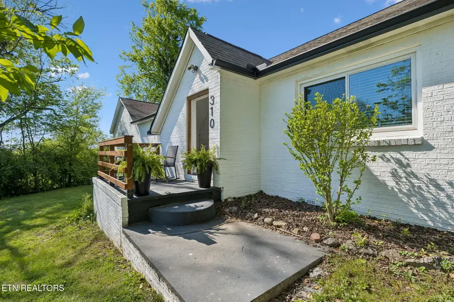 310 Waller St, Lenoir City, TN 37771 - #2