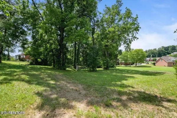 2025 N Charles G Seivers Blvd, Clinton, TN 37716