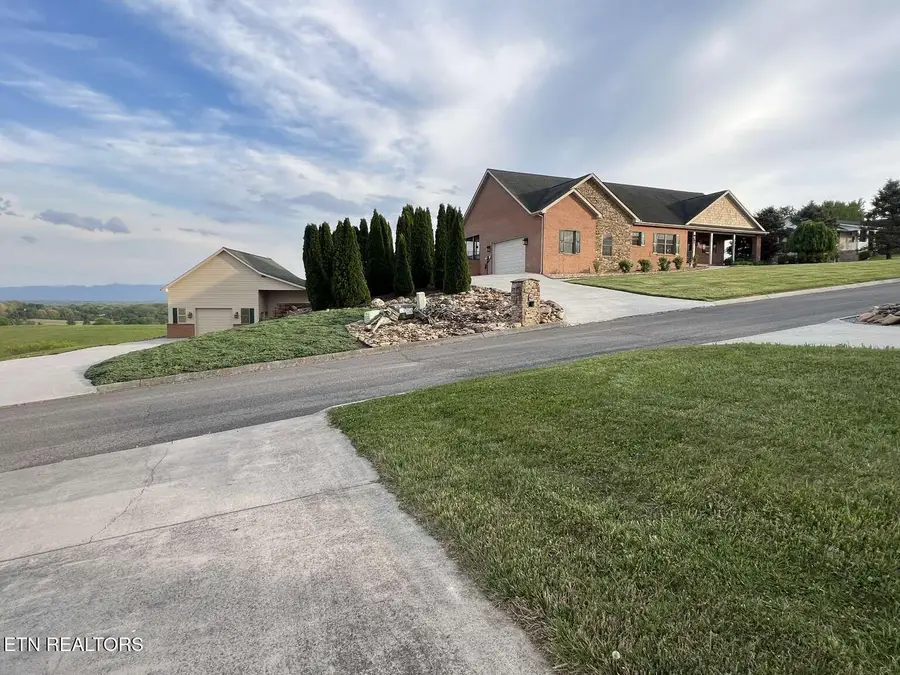 127 Golf View Blvd, Dandridge, TN 37725 - #2