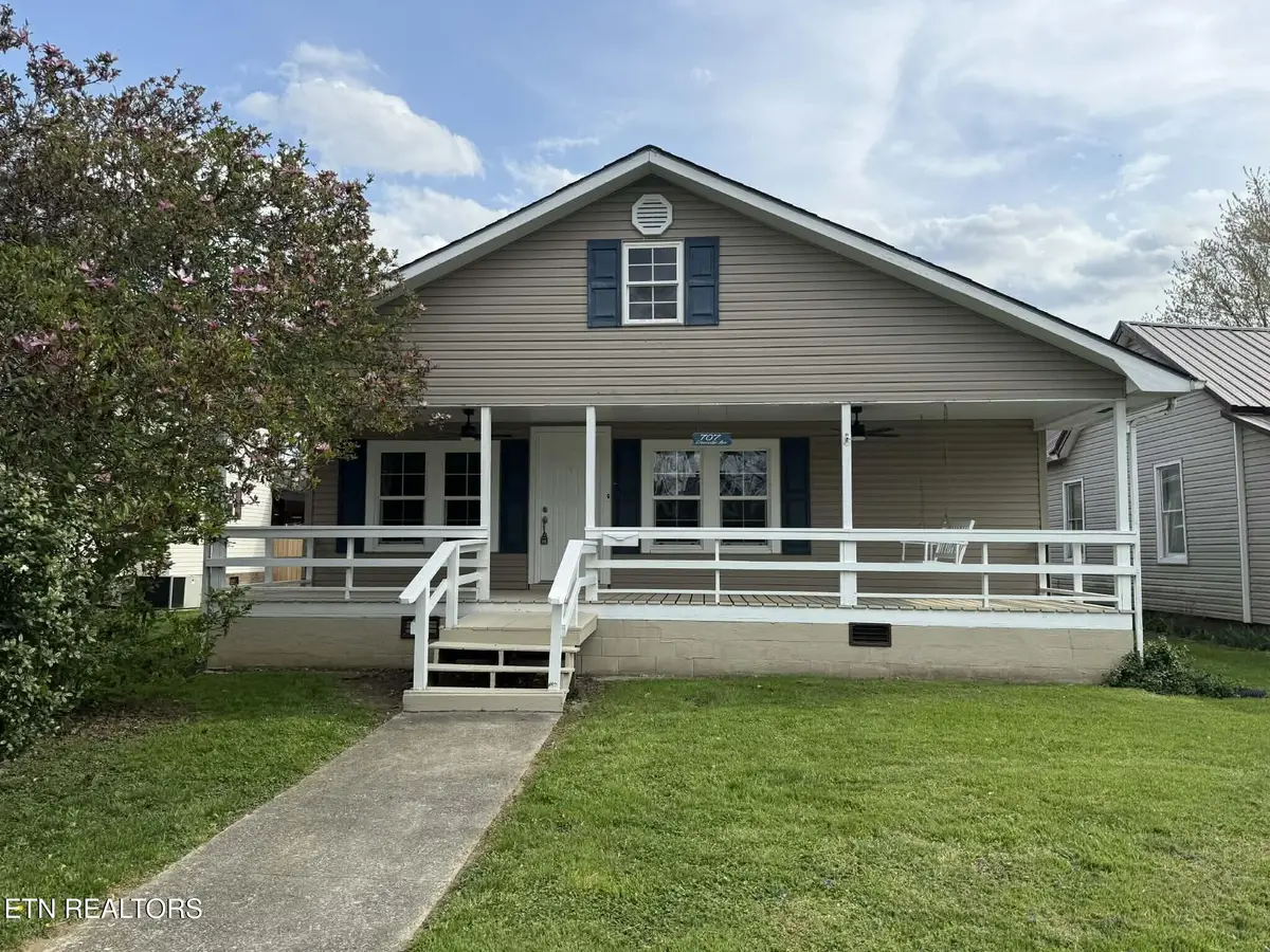 707 Gloucester Ave, Middlesboro, KY 40965 - #1