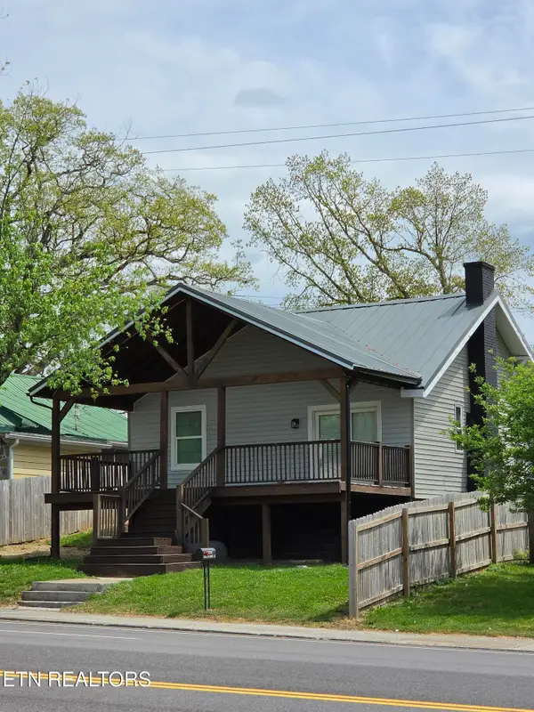 1046 N Roane St, Harriman, TN 37748