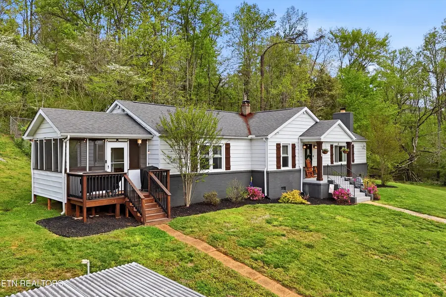 224 W Millers Cove Rd, Walland, TN 37886 - #3