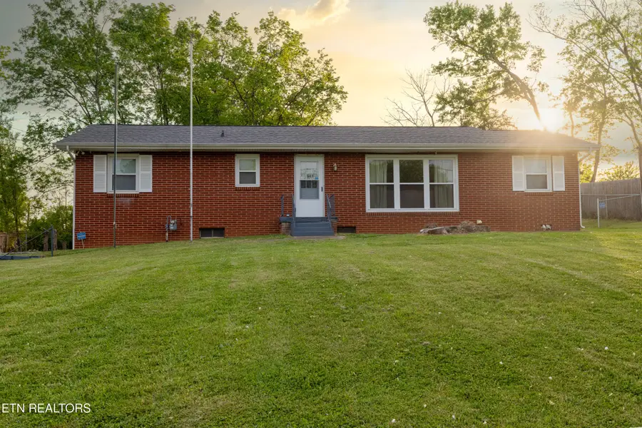 5601 Stoneleigh Rd, Knoxville, TN 37912 - #2