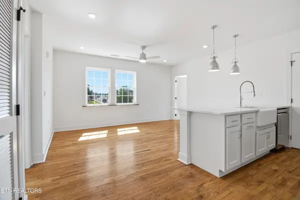 2724 E Magnolia Ave #401, Knoxville, TN 37914