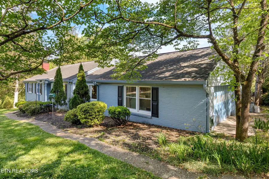 5320 E Sunset Rd, Knoxville, TN 37914 - #2