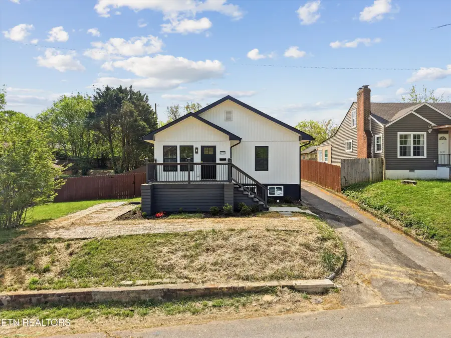 2230 Coker Ave, Knoxville, TN 37917 - #2