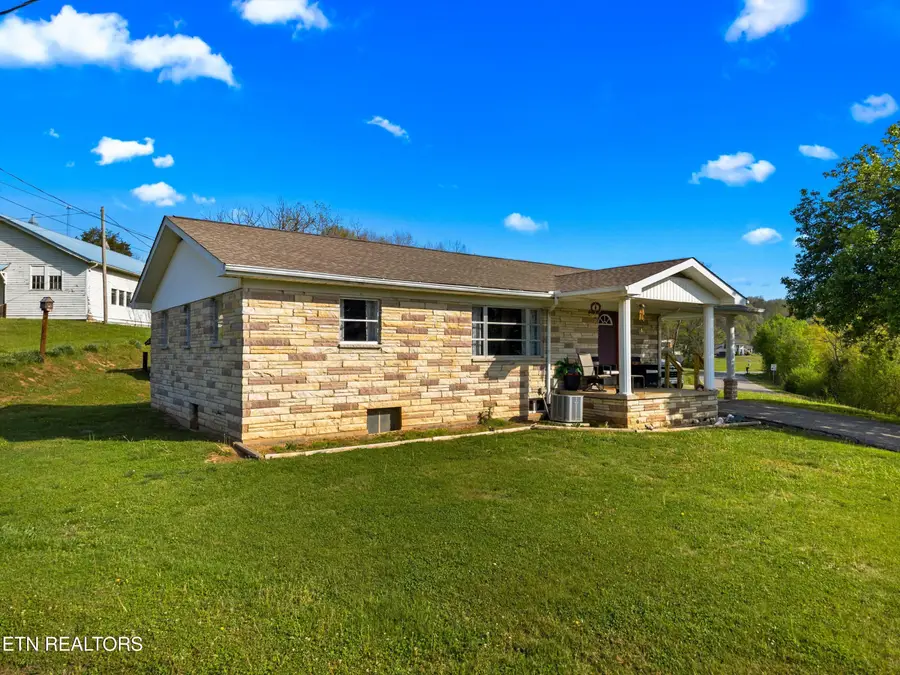 2846 Tazewell Hwy, Sneedville, TN 37869 - #2
