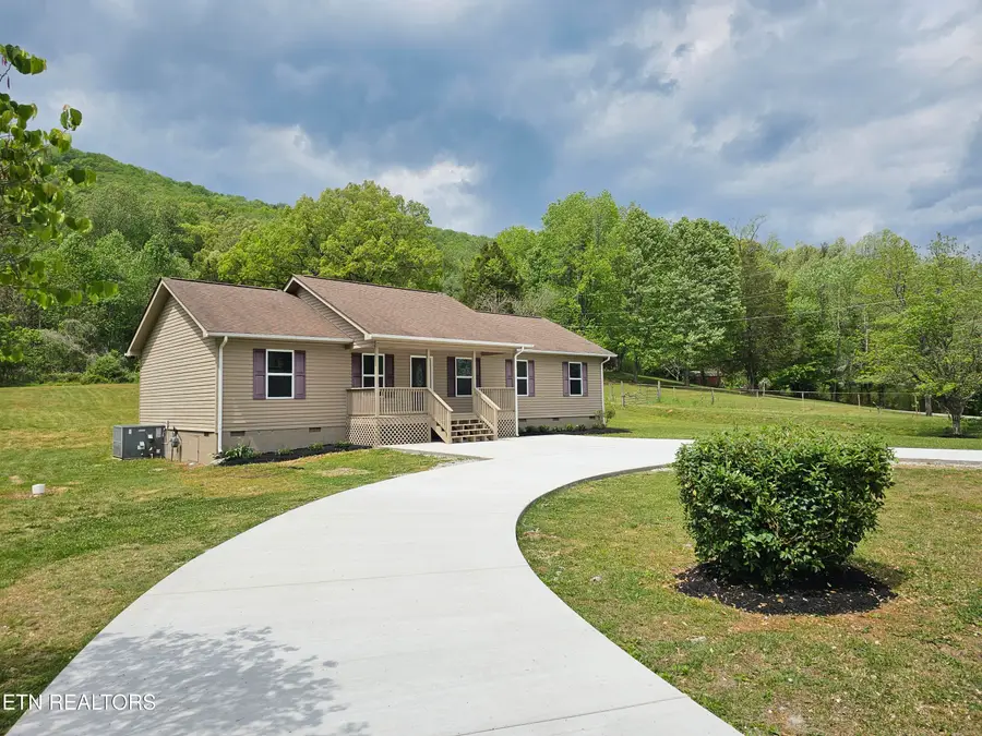 625 Old Hen Valley Rd, Oliver Springs, TN 37840 - #2