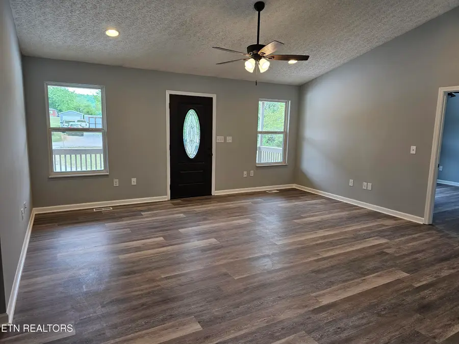 625 Old Hen Valley Rd, Oliver Springs, TN 37840 - #3