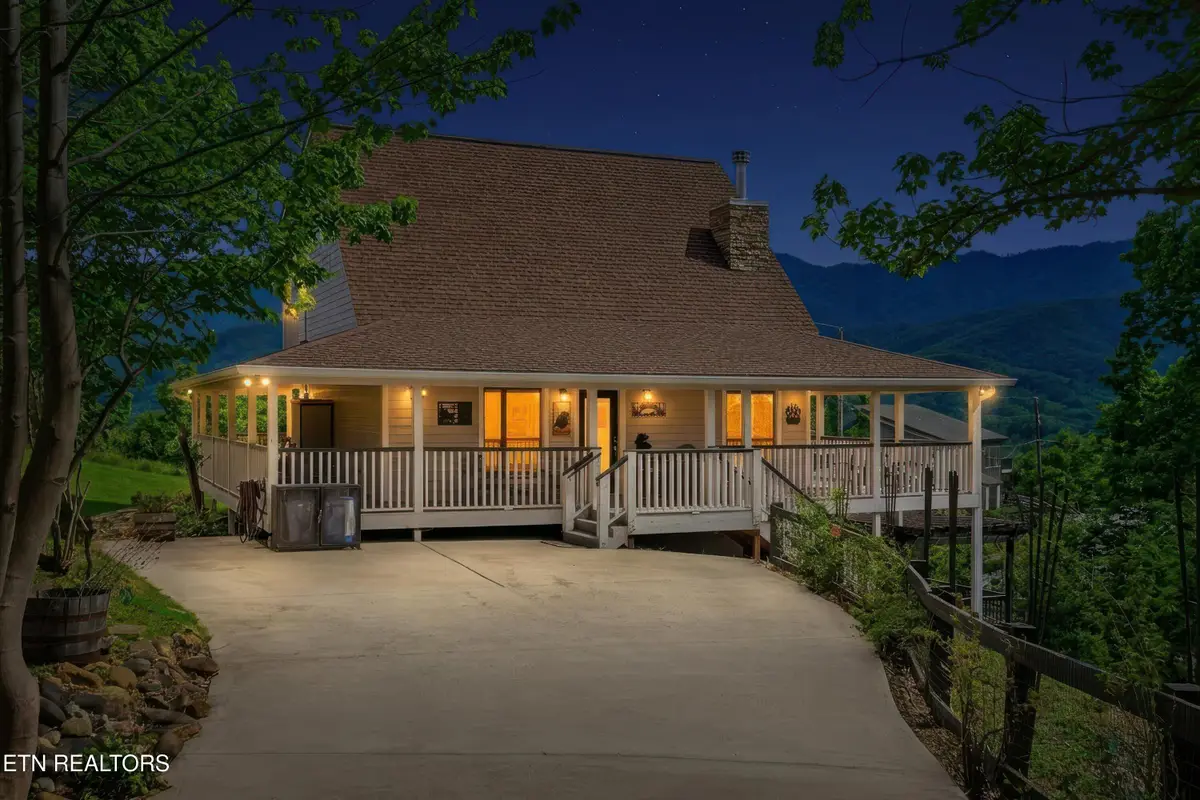 860 Pine Top Lane, Gatlinburg, TN 37738 - #1