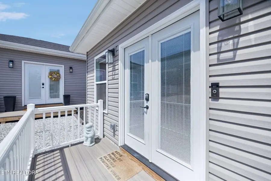 325 7th St, Rocky Top, TN 37769 - #2