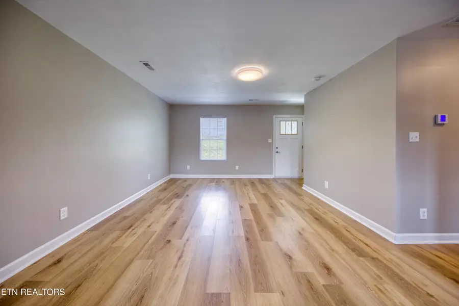 104 E Maire Ave, Clinton, TN 37716 - #3