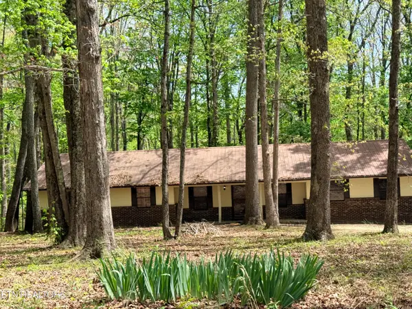 549 Yellow Cliff Estates Rd, Jamestown, TN 38556